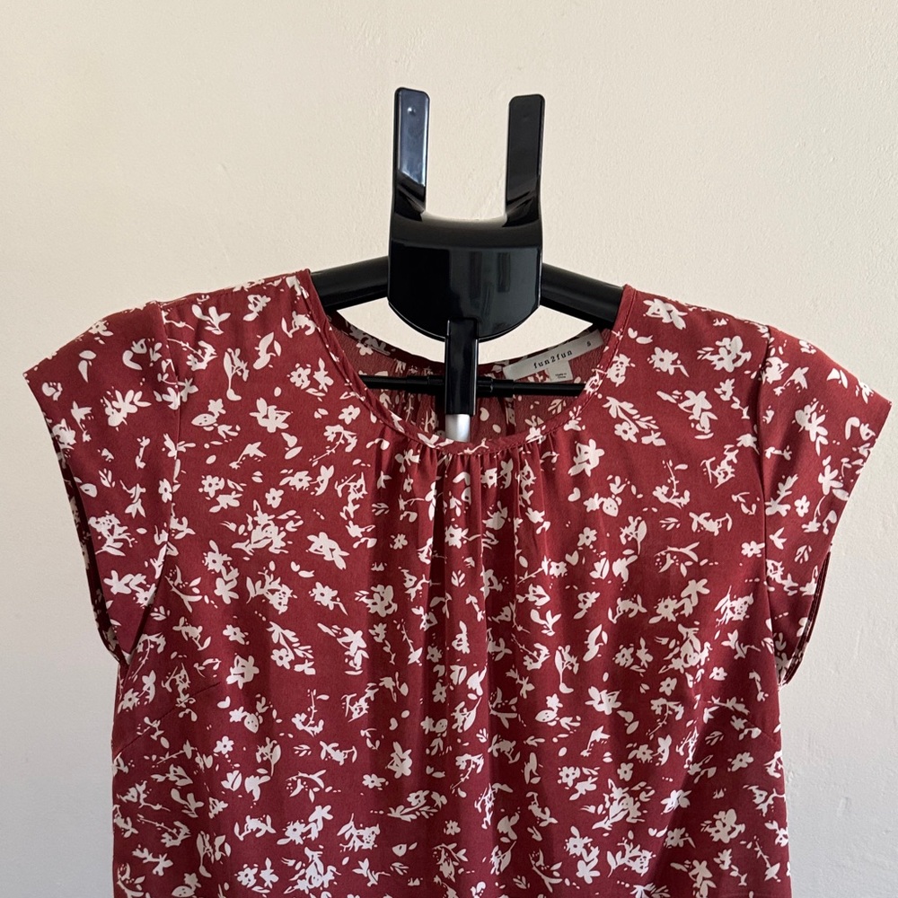 Women's Rust Floral Print Top Size Small - Picture 13 of 14